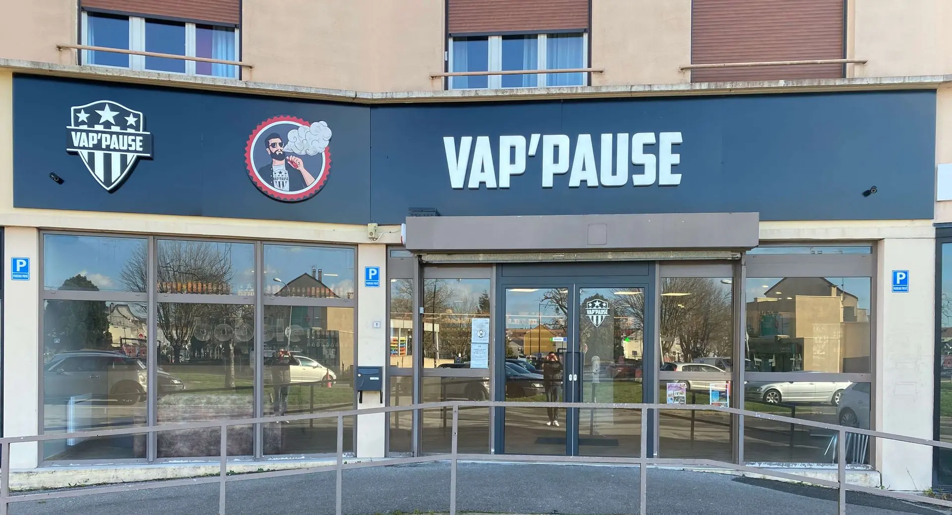 Devanture-Vap'pause-Roissy